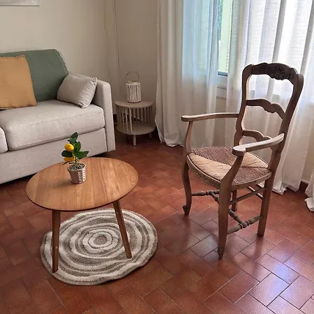 Apartment Provencal Chic, En Plein Centre De Saint-raphael *